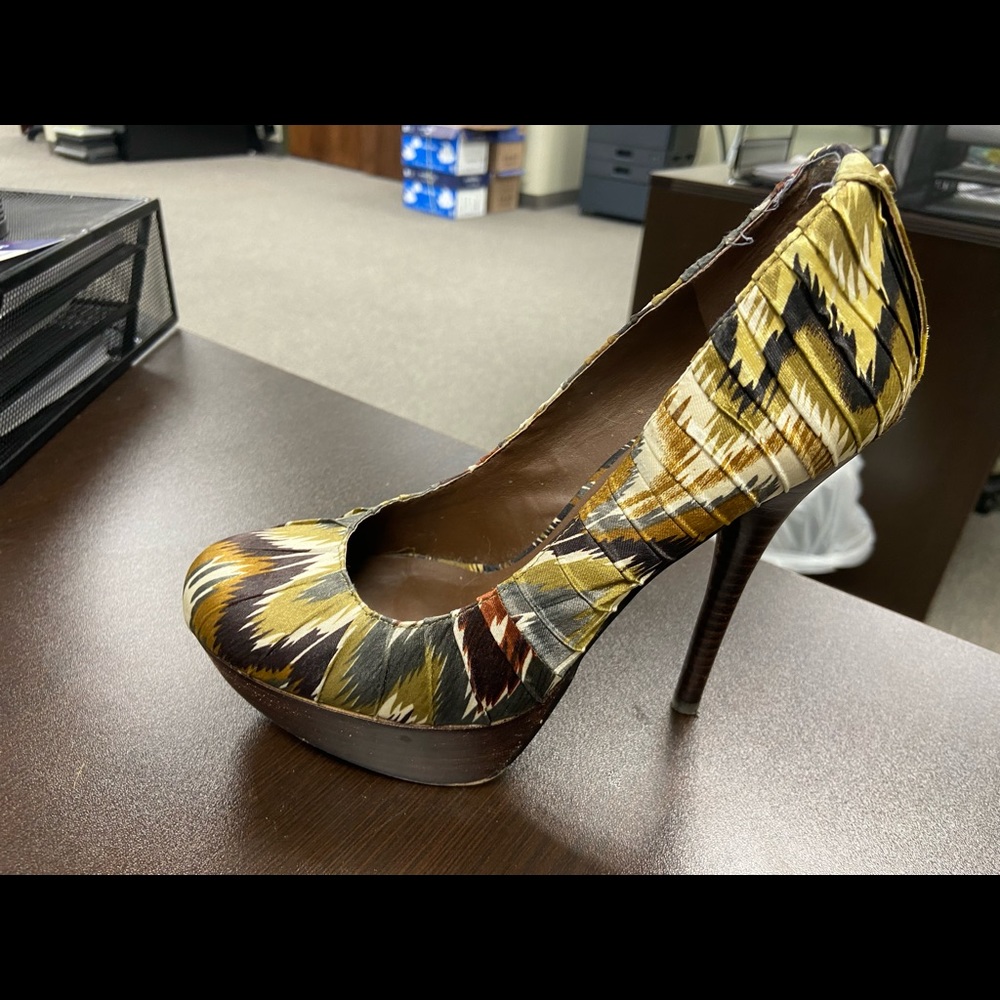 Womens Aldo shoes, worn but still in great condition